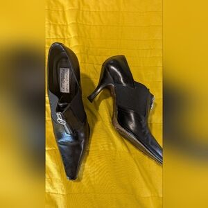 Donald J Pilner Russell & Bromley Black Leather Heels Size 7.5